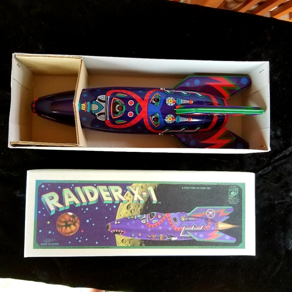 RAIDER X-1 TIN Friction ROCKET (Blue Color) - Picture 2 of 4